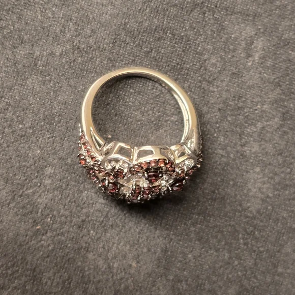 .925 Sterling Silver Man Made Garnet Stone Ring. Ladies Size 6 - Picture 6 of 7